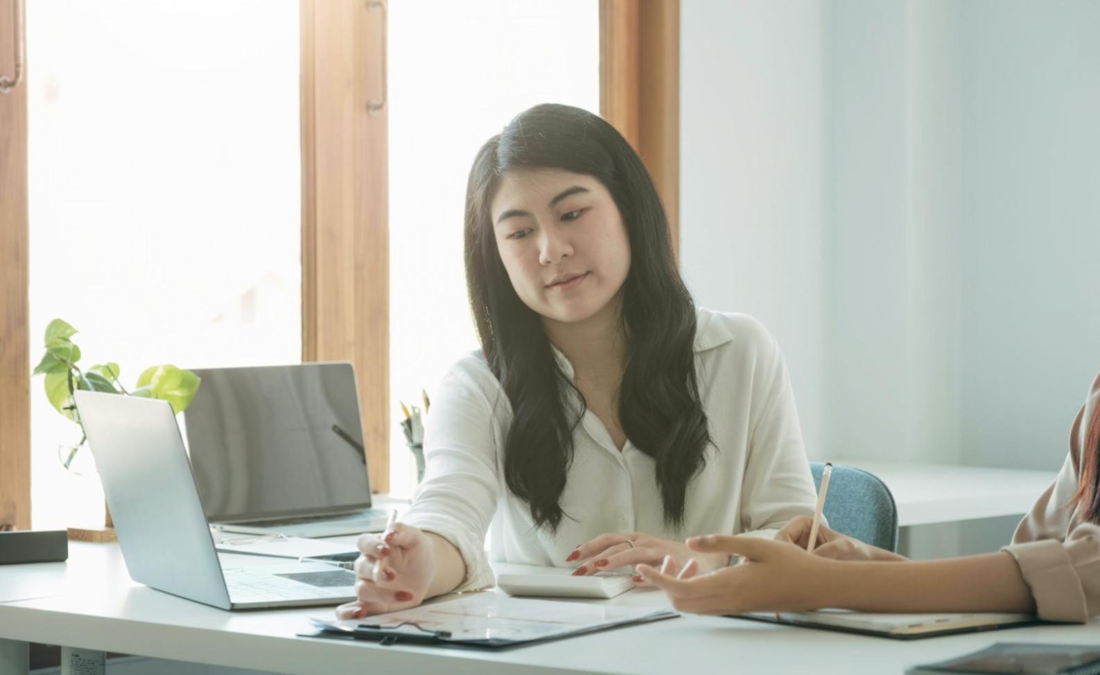 Interface de plateforme montrant parcours d'apprentissage personnalisé